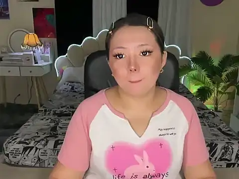 Snapshot of RingMyBelle chatting on 05/16/26, 01:10 RingMyBelle online show from 05/16/26, 01:10