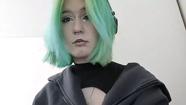 Snapshot of HunXena chatting on 05/18/26, 03:18 HunXena online show from 05/18/26, 03:18