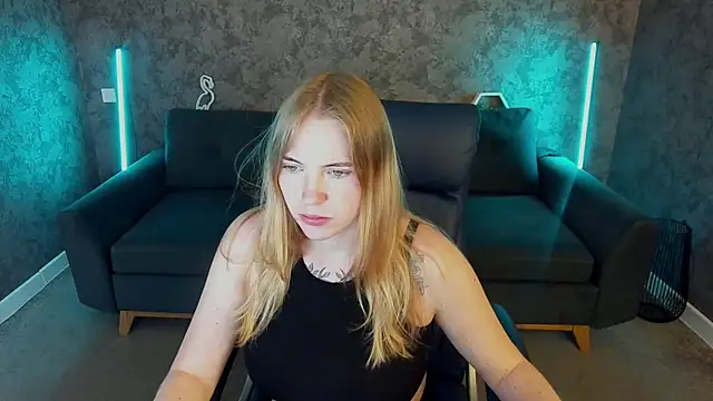 NikkyReyyy online show from 05/21/26, 05:36