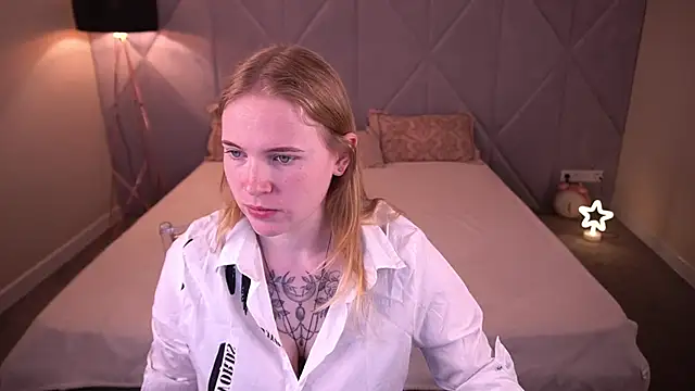 NikkyReyyy online show from 05/25/26, 05:35