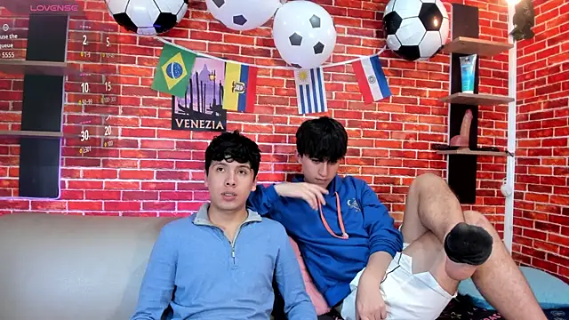 Snapshot of Hoot_boyss_ chatting on 06/23/26, 07:45 Hoot boyss online show from 06/23/26, 07:45