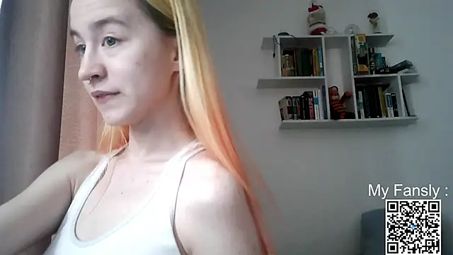 Snapshot of Emilya201 chatting on 05/18/26, 04:07 Emilya201 online show from 05/18/26, 04:07