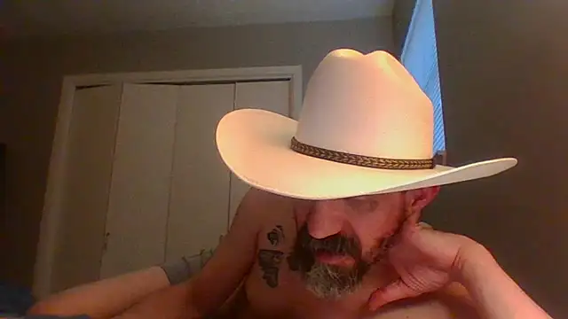 Snapshot of old_Domino chatting on 06/08/26, 12:27 old Domino online show from 06/08/26, 12:27