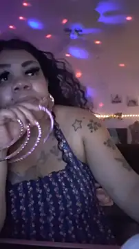 Snapshot of NailGoddessnow chatting on 10/13/25, 03:06 NailGoddessnow online show from 10/13/25, 03:06