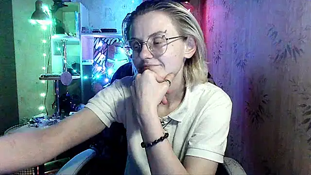 Snapshot of __Freya___ chatting on 05/18/26, 10:04 Freya online show from 05/18/26, 10:04