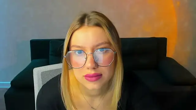 Shakira Lux online show from 05/21/26, 01:12