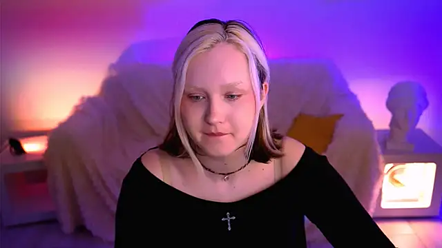 ViolettWoods online show from 06/18/26, 04:13