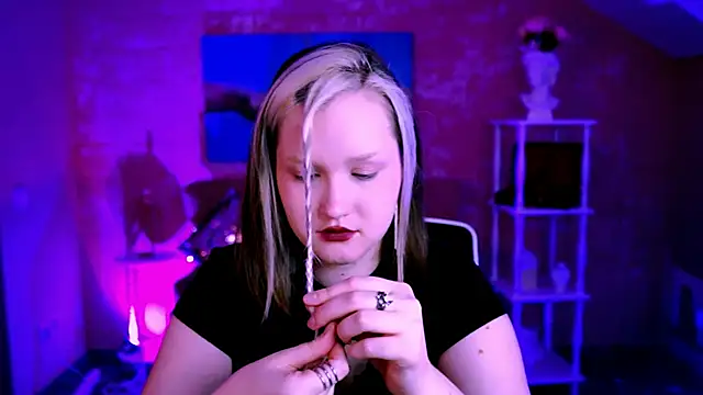 ViolettWoods online show from 06/29/26, 06:30