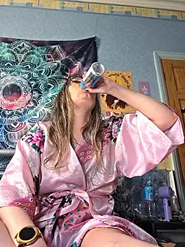 Snapshot of Izzylove47 chatting on 05/16/26, 11:31 Izzylove47 online show from 05/16/26, 11:31
