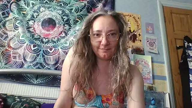 Snapshot of Izzylove47 chatting on 06/13/26, 08:45 Izzylove47 online show from 06/13/26, 08:45