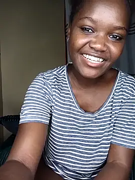 Snapshot of little_creamy chatting on 05/18/26, 04:13 little creamy online show from 05/18/26, 04:13