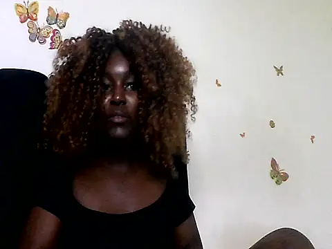 Snapshot of MoonlighMaya chatting on 07/15/26, 09:53 MoonlighMaya online show from 07/15/26, 09:53