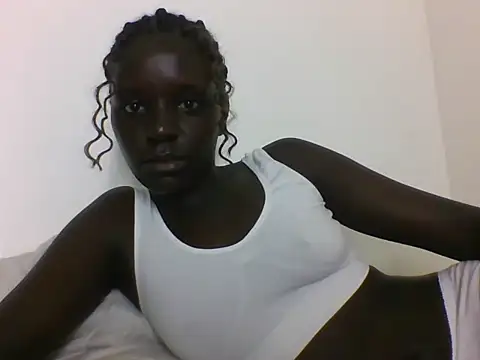 Snapshot of LatishLava chatting on 05/17/26, 02:02 LatishLava online show from 05/17/26, 02:02