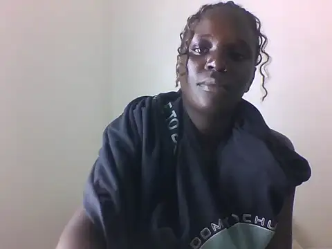 Snapshot of LatishLava chatting on 05/18/26, 01:06 LatishLava online show from 05/18/26, 01:06