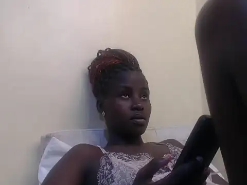 Snapshot of Sexxy-skinny chatting on 06/12/26, 12:26 Sexxy-skinny online show from 06/12/26, 12:26