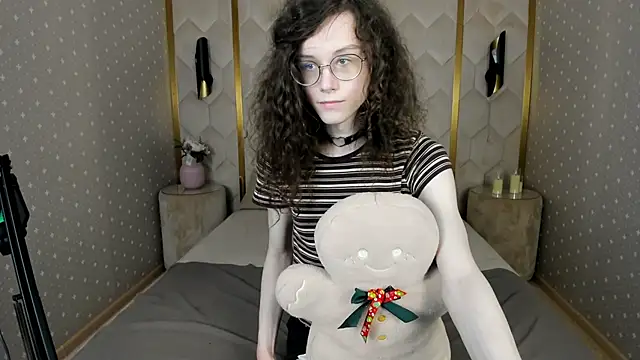 Snapshot of OlesiaBev chatting on 05/20/26, 10:32 OlesiaBev online show from 05/20/26, 10:32