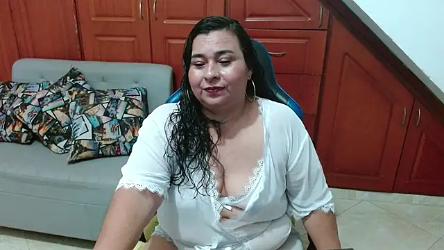 Snapshot of katiusca_rm chatting on 06/30/26, 01:45 katiusca rm online show from 06/30/26, 01:45