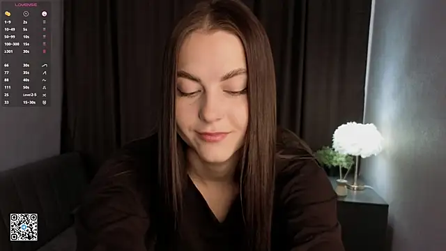 Snapshot of CarolannMirjah chatting on 06/23/26, 04:21 CarolannMirjah online show from 06/23/26, 04:21
