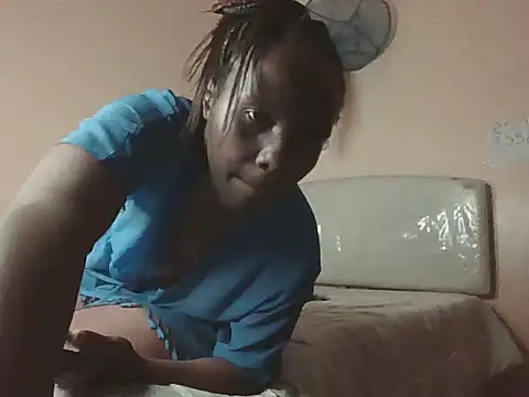 Snapshot of pinky-lips chatting on 05/19/26, 04:46 pinky-lips online show from 05/19/26, 04:46