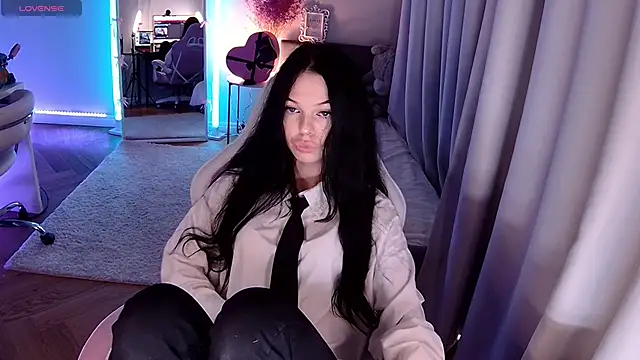Snapshot of Vivi_Vivian chatting on 05/18/26, 04:57 Vivi Vivian online show from 05/18/26, 04:57