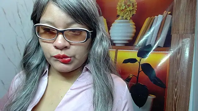 miacalifafara online show from 05/16/26, 10:08