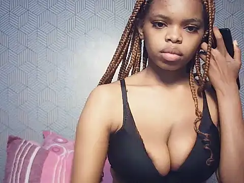 BustieLaura online show from 06/11/26, 04:10