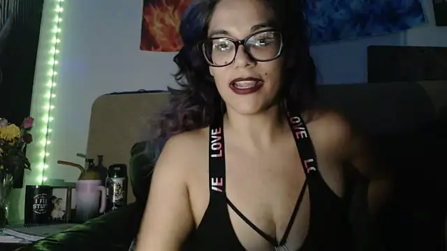 MamaBee88 online show from 05/31/26, 10:00