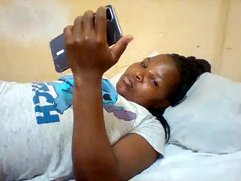Snapshot of Camilla-Sweets chatting on 06/22/26, 04:48 Camilla-Sweets online show from 06/22/26, 04:48