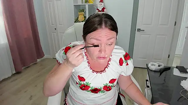 Snapshot of Vika73 chatting on 12/07/24, 04:25 Vika73 online show from 12/07/24, 04:25