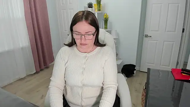 Snapshot of Vika73 chatting on 02/04/25, 01:06 Vika73 online show from 02/04/25, 01:06