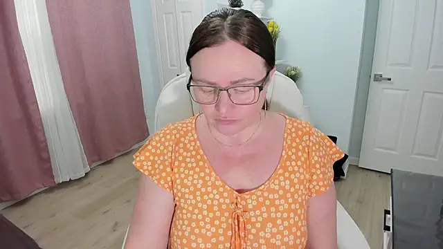 Snapshot of Vika73 chatting on 02/22/25, 08:53 Vika73 online show from 02/22/25, 08:53