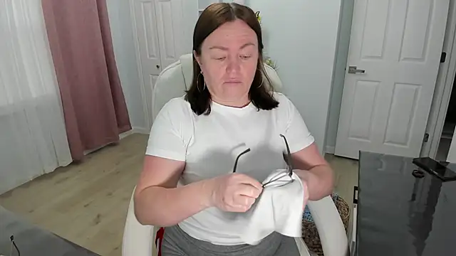 Snapshot of Vika73 chatting on 03/01/25, 12:45 Vika73 online show from 03/01/25, 12:45