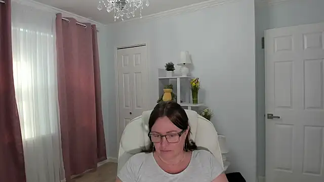 Snapshot of Vika73 chatting on 03/03/25, 03:53 Vika73 online show from 03/03/25, 03:53