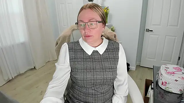 Snapshot of Vika73 chatting on 03/21/25, 12:28 Vika73 online show from 03/21/25, 12:28