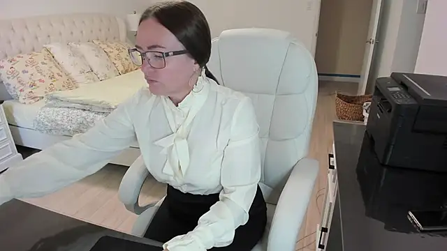 Snapshot of Vika73 chatting on 09/09/25, 12:59 Vika73 online show from 09/09/25, 12:59