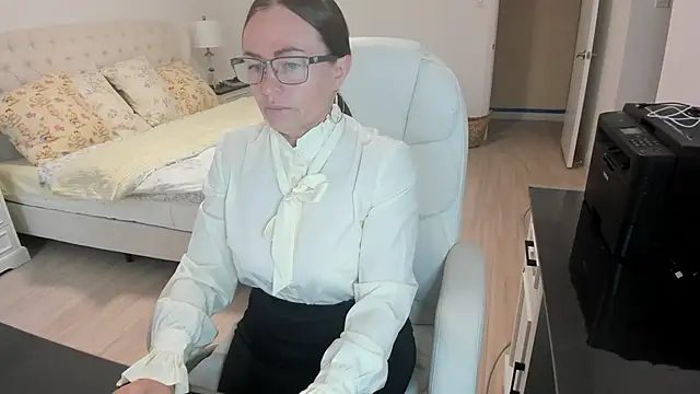 Snapshot of Vika73 chatting on 09/10/25, 12:27 Vika73 online show from 09/10/25, 12:27