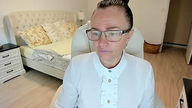 Snapshot of Vika73 chatting on 09/12/25, 12:38 Vika73 online show from 09/12/25, 12:38