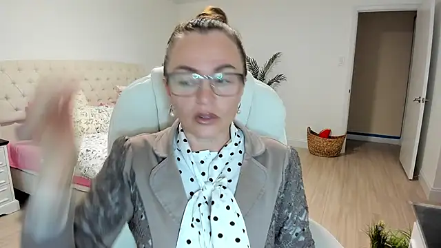 Snapshot of Vika73 chatting on 09/26/25, 11:25 Vika73 online show from 09/26/25, 11:25