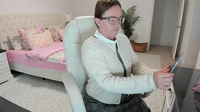 Snapshot of Vika73 chatting on 07/15/26, 11:48 Vika73 online show from 07/15/26, 11:48