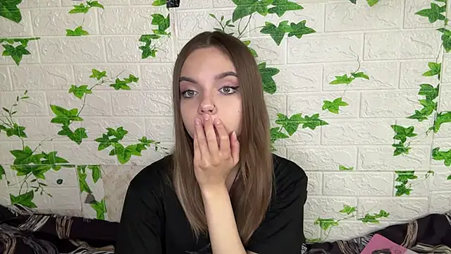 Snapshot of LisaPorse chatting on 06/19/26, 03:05 LisaPorse online show from 06/19/26, 03:05