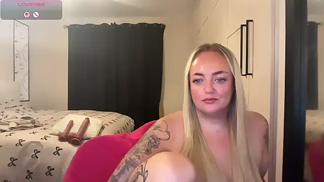 CurvyWetWife online show from 06/27/26, 07:46