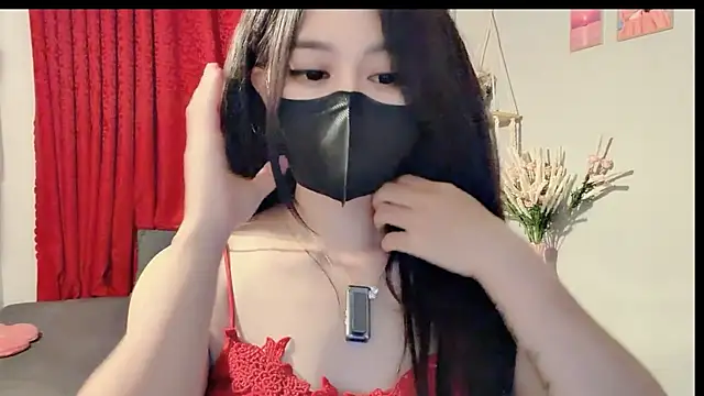 Snapshot of Bee-Cherry chatting on 07/07/26, 07:29 Bee-Cherry online show from 07/07/26, 07:29