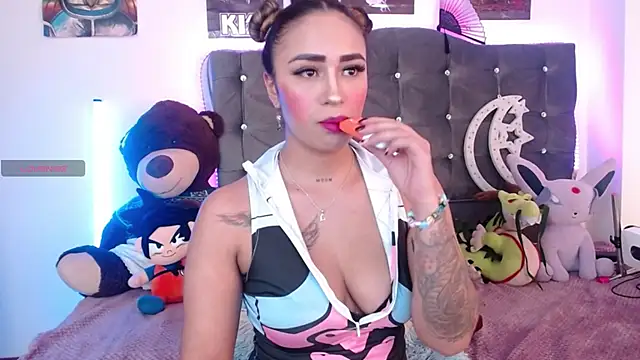 Snapshot of lunabritton chatting on 07/18/26, 03:54 lunabritton online show from 07/18/26, 03:54