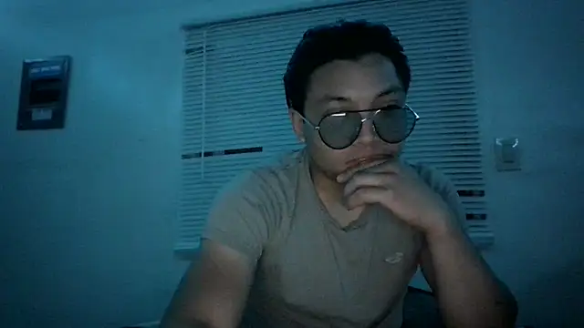 Snapshot of that-you chatting on 05/19/26, 07:15 that-you online show from 05/19/26, 07:15