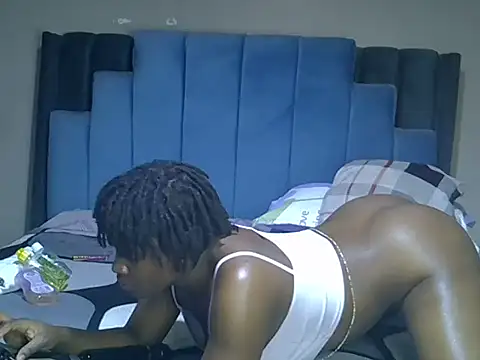 Snapshot of melanin_moon chatting on 06/16/26, 10:12 melanin moon online show from 06/16/26, 10:12