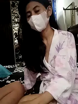Alisaa0716 online show from 05/18/26, 06:47
