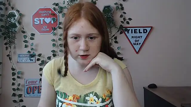 Snapshot of Red__Girll chatting on 05/21/26, 11:28 Red Girll online show from 05/21/26, 11:28