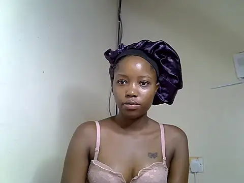 Snapshot of Pretty_kitty48 chatting on 06/18/26, 12:53 Pretty kitty48 online show from 06/18/26, 12:53