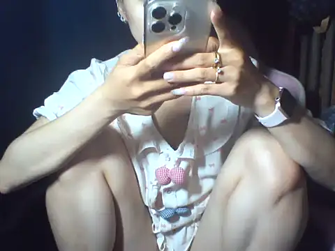 Snapshot of -Kina-a chatting on 05/21/26, 10:33 -Kina-a online show from 05/21/26, 10:33