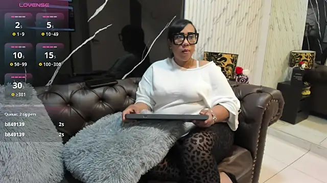 Snapshot of OliviaWilliamm chatting on 06/03/26, 11:24 OliviaWilliamm online show from 06/03/26, 11:24